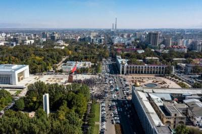 Эксперт заявил, что в Бишкеке некому исполнять указ о введении режима ЧП