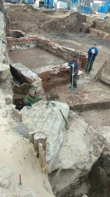 Фрагменты старинного здания обнаружили археологи в центре Нижнего Новгорода