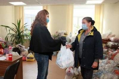 Рокотянская привезла вещи пострадавшим при взрывах в Скопинском районе