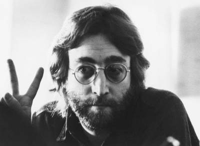 80 лет Джону Леннону: топ-5 самых популярных песен