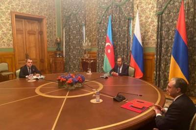 Главы МИД Армении и Азербайджана сели за стол переговоров в Москве