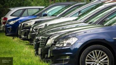 Штрафы в размере 5000 рублей могут ввести в РФ за парковку на газоне