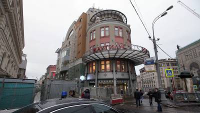 Власти Москвы не планируют закрывать непродовольственные магазины и бары