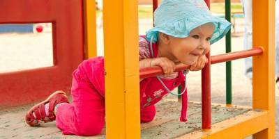 Если заболеваемость продолжит снижаться, через две недели могут открыться детские сады