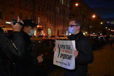 В Петербурге сторонников Лимонова задержали у консульства Турции