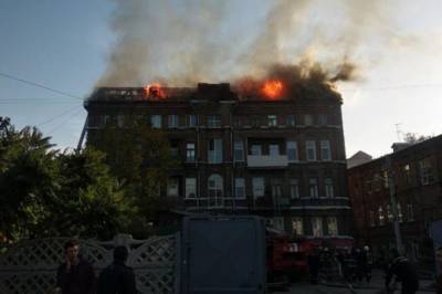В Харькове произошел смертельный пожар в доме: с огнем боролись полсотни спасателей (фото)