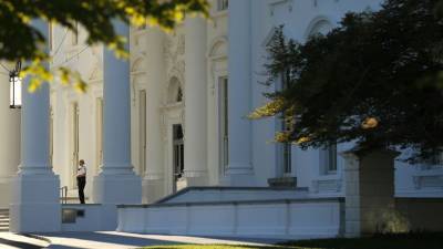 СМИ: Белый дом готовит план стимулирования экономики на 1,8 триллиона долларов