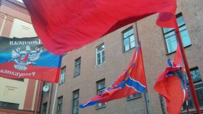 Жители ДНР рассказали о своих чувствах к государственному флагу республики