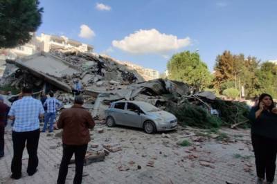 В Турции произошло мощное землетрясение, разрушены десятки домов