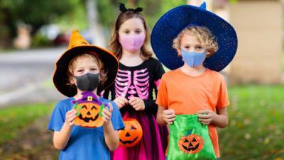 В Герцлии запрещают праздновать Хэллоуин: "Елки ставьте у себя дома"