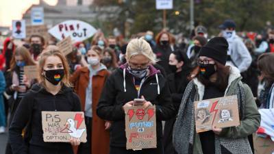 В Польше противники запрета абортов перекрывают дороги