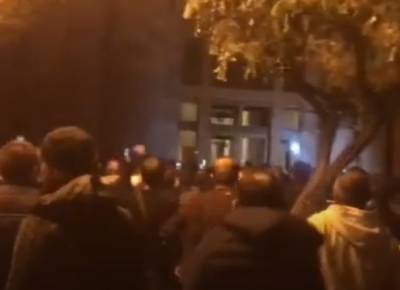 После заявления о прекращении войны в Ереване начались беспорядки