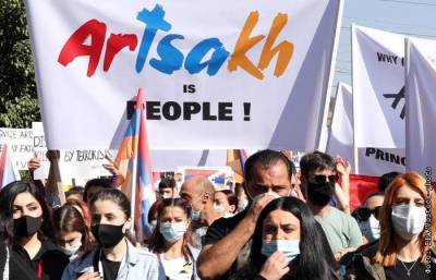 Демонстранты полностью захватили здание правительства Армении