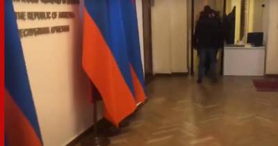 В Ереване разгромили зал заседаний правительства страны