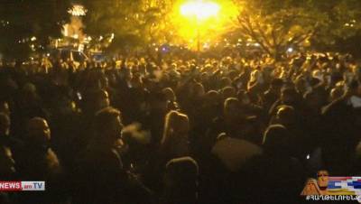 Протестующие в Ереване пришли к резиденции Пашиняна