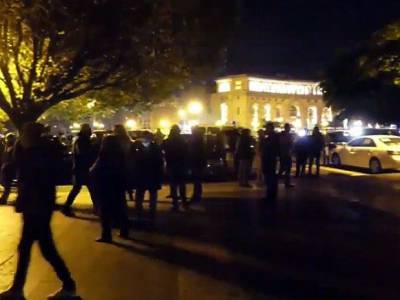 Протестующие захватили здание парламента Армении