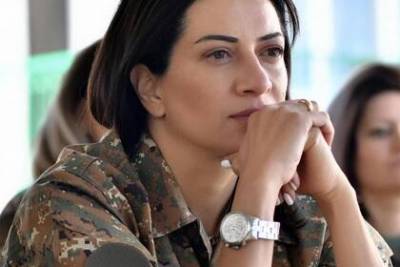 Жена Пашиняна призвала армян не поддаваться панике