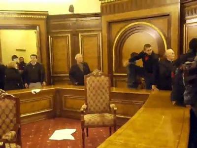 Армянская оппозиция попытается созвать парламент для отмены соглашения по Карабаху