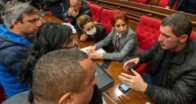 Демонстранты у парламента требуют аннулировать трехстороннее заявления по Карабаху