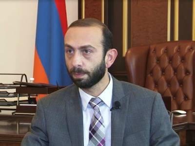 Протестующие в Ереване избили спикера парламента Армении