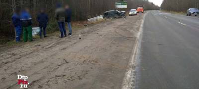 Внедорожник и легковой автомобиль лоб в лоб столкнулись под Петрозаводском - есть пострадавшие (ФОТО)