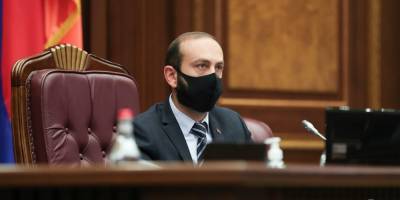 Спикер парламента Армении попал в больницу после избиения протестующими