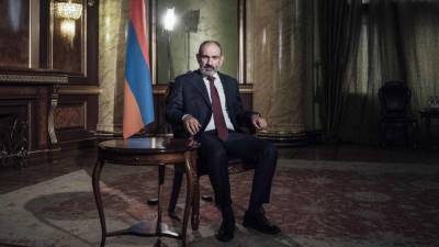 Пашинян продолжает находиться в Армении и исполнять обязанности премьера