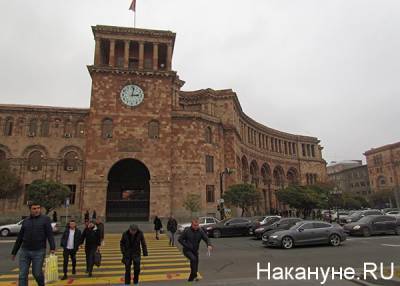 "Мы еще воюем": в Ереване оппозиция провела переговоры с главой генштаба ВС Армении