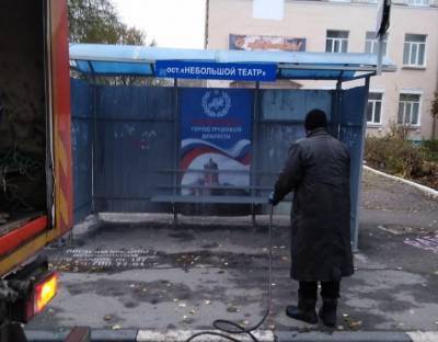 В двух районах Ульяновска продезинфицировали остановки общественного транспорта
