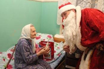 В Вологодской области стартовал сбор новогодних подарков для одиноких пенсионеров