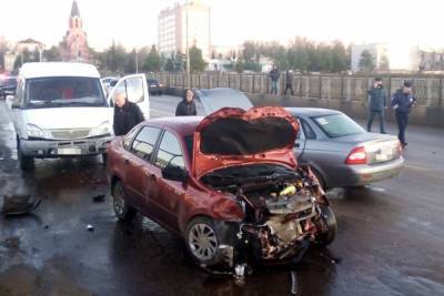 На мосту в Тверской области столкнулись более 10 машин