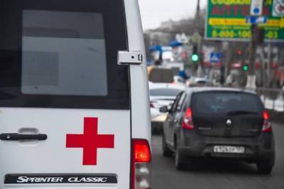 В Волгограде перевернулась карета скорой помощи, пострадала фельдшер