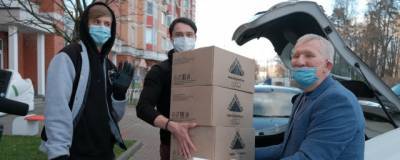 В Красногорске волонтерам передали средства индивидуальной защиты для рук