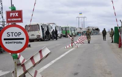 Украина возобновила пропуск на всех семи КПВВ на Донбассе, но людей почти нет