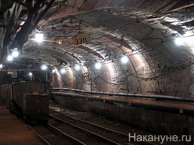 В шахте на Среднем Урале рабочий погиб, упав под электровоз