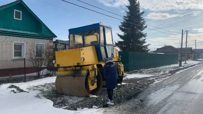 Не ноу-хау: в Челябинской области подрядчика заставили переделать дорогу, где асфальт укладывали в снег