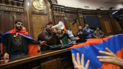 В Ереване демонстранты призвали блок Пашиняна прийти в парламент