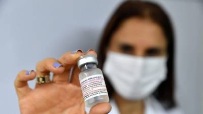 Минздрав предлагает сделать обязательными прививки от коронавируса: насколько это законно