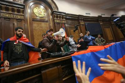 В Армении протестующие предъявили ультиматум депутатам парламента