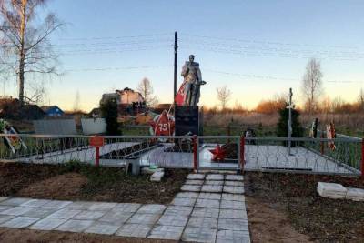 В Тверской области активисты отремонтировали братское захоронение