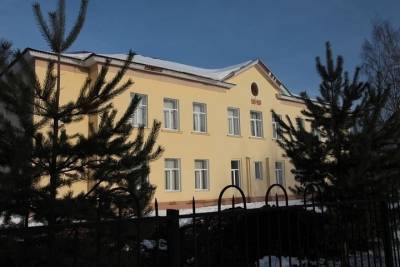 После смерти учительницы педагогов школы в Тверской области проверили на коронавирус