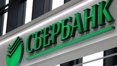 Аналитики объяснили отток средств с рублевых счетов Сбербанка
