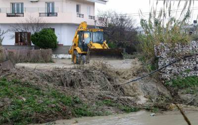 Наводнения на Крите затопили дома и предприятия, началась эвакуация населения