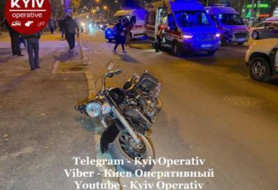 В Киеве силовик на мотоцикле отправил пешеходов в больницу