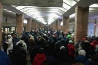 Интервалы между поездами в метро Харькова возмутили жителей города, фото: "Будете на санках ездить"