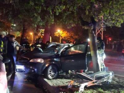 В Одессе столкнулись Chevrolet и Mercedes, есть жертвы