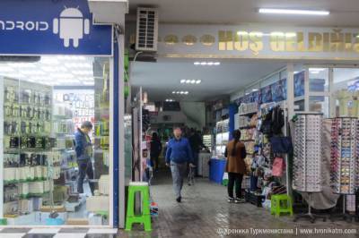 В регионах Туркменистана ограничили работу рынков и магазинов