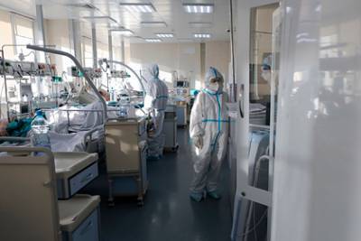 Российские медики заявили о сокращении выплат за работу с больными COVID-19