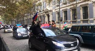 Жители Баку вышли на улицы праздновать окончание войны
