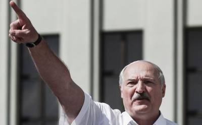 Лукашенко: Страну своим оппонентам не отдам!